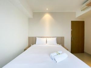 Cozy and Minimalist 2BR at 8th Floor The Oasis Cikarang Apartment By Travelio