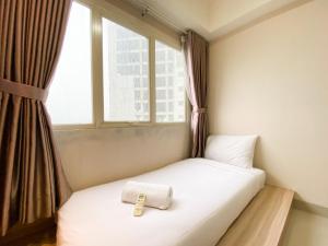 Cozy and Minimalist 2BR at 8th Floor The Oasis Cikarang Apartment By Travelio