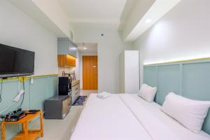 Minimalist Studio Apartment at Evenciio Margonda By Travelio