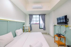 Minimalist Studio Apartment at Evenciio Margonda By Travelio