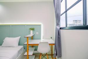 Minimalist Studio Apartment at Evenciio Margonda By Travelio