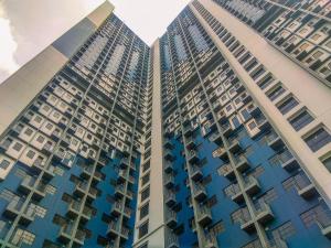 Modern Look and Comfortable Studio Evenciio Margonda Apartment By Travelio