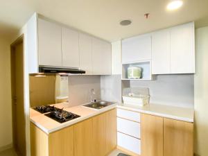 Best Deal and Restful 3BR Meikarta Apartment By Travelio