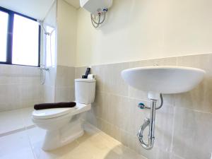 Best Deal and Restful 3BR Meikarta Apartment By Travelio