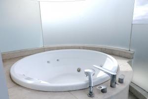 Best Deal Studio Room with Private Jaccuzi at Art Deco Apartment By Travelio