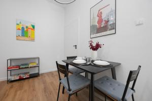 Air Conditioned Apartment with Furnished Garden in Warsaw Center by Renters Prestige