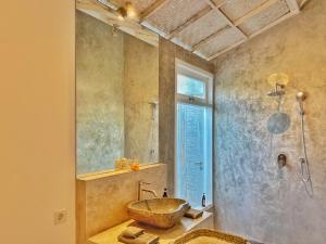 Villa Rocher - Modern 3 BR Villa Batu Belig 3 min beach