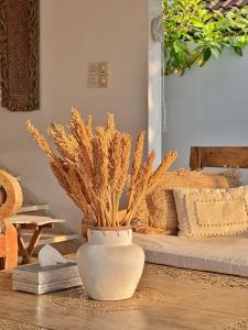 Villa Rocher - Modern 3 BR Villa Batu Belig 3 min beach