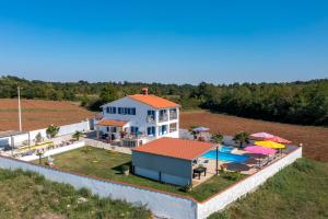 Holiday house in rural Istria with pool and hydromassage 