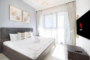 Dubai Mall Connected! AMAZING Burj Khalifa View! Excellent Pool & Gym Access!