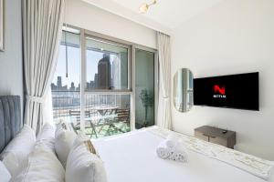 Dubai Mall Connected! AMAZING Burj Khalifa View! Excellent Pool & Gym Access!