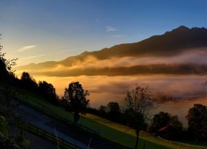 Panorama Ferienhaus Ematberg mit Bergblick und Sauna