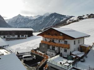 Appartements Bergfried - Ski In Ski Out bis ca Mitte März, inklusive Sommerkarte, zentral mit Ausblick über Kaprun