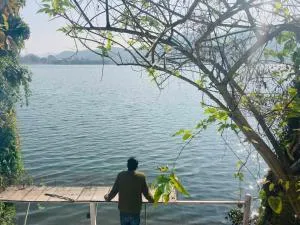 Cliff lake hotel cafe and bar - Bagarchhāp