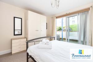 BLUE WATERS 4 by BOURNECOAST- A Modern Apartment by the Sandy Beaches - FM9627