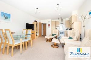 BLUE WATERS 4 by BOURNECOAST- A Modern Apartment by the Sandy Beaches - FM9627