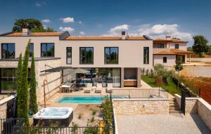 Modern villa Tia II with outdoor pool in Porec