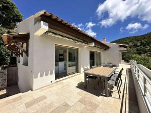 Villa Blanche pour 8 personnes avec piscine privée à La Londes-Les-Maures