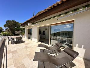 Villa Blanche pour 8 personnes avec piscine privée à La Londes-Les-Maures