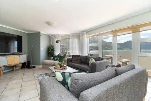 Beachfront Villa Sea Breeze, Hout Bay, Cape Town - 豪特湾