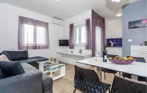 Nice Apartment In Rogoznica With Sauna