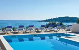 Cozy Apartment In Rogoznica With Sauna - Zečevo