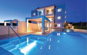 Lovely Apartment In Rogoznica With Sauna 