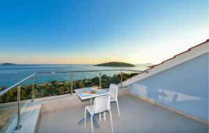 Lovely Apartment In Rogoznica With Sauna 