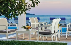 Nice Apartment In Rogoznica With Sauna