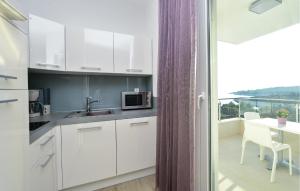 Beautiful Apartment In Rogoznica With Sauna 