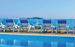 Beautiful Apartment In Rogoznica - Zečevo