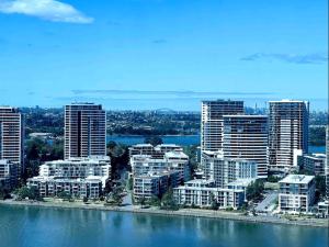 Luxious Startling waterview highrise Condo