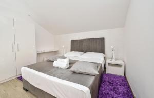 Awesome Apartment In Rogoznica With Sauna 