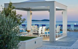 Amazing Apartment In Rogoznica With Sauna 