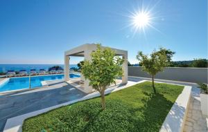 Nice Apartment In Rogoznica With Sauna