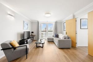 2 Bedroom Apartment Short Term Rental & Flexible Renting Canary Wharf With Free parking and Free WiFi