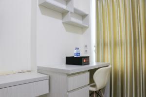 Full Furnished with Simply Look Studio at Springlake Summarecon Bekasi Apartment By Travelio
