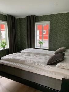 Nice Home In Ljung With 1 Bedrooms, Sauna And Wifi
