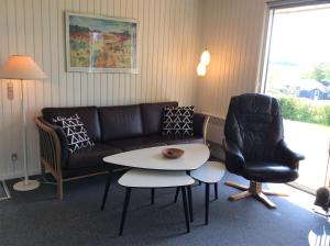 Awesome Home In Rønde With 3 Bedrooms