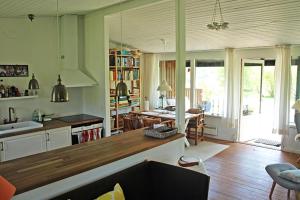 Cozy Holiday Home Only About 200 Metres From The Water