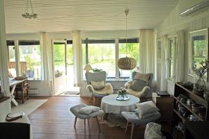 Cozy Holiday Home Only About 200 Metres From The Water