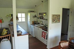 Cozy Holiday Home Only About 200 Metres From The Water