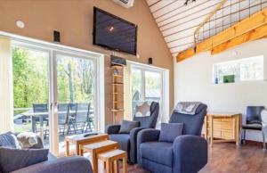 Awesome Home In Drottningsskär With 2 Bedrooms