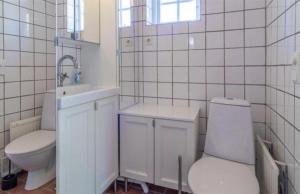 Awesome Home In Drottningsskär With 2 Bedrooms
