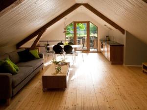 Nice Home In Alingsås With 3 Bedrooms, Wifi And Sauna