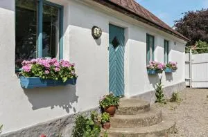 Stunning Home In Tomelilla With 3 Bedrooms And Wifi - Köpingebro