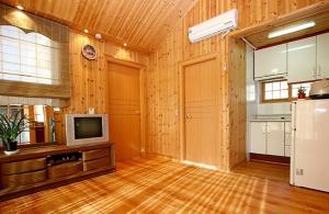 Anmyeondo Lake Park Pension