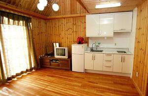 Anmyeondo Lake Park Pension