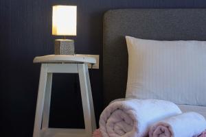 Stylish Ski in Out Apartment w Amazing views