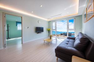 Donghae Goldenview Pension